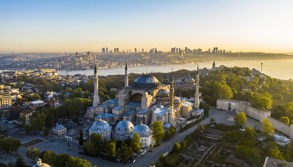 Over 135,000 Pakistanis Among 62.2 Million Visitors to Turkiye in 2024, Generating Over 61 Billion Dollars of Revenue